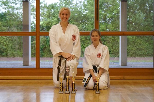 Deutsche Vizemeister in Karate 2015 (IDM): Wendy Habermehl und Elisa Tisch